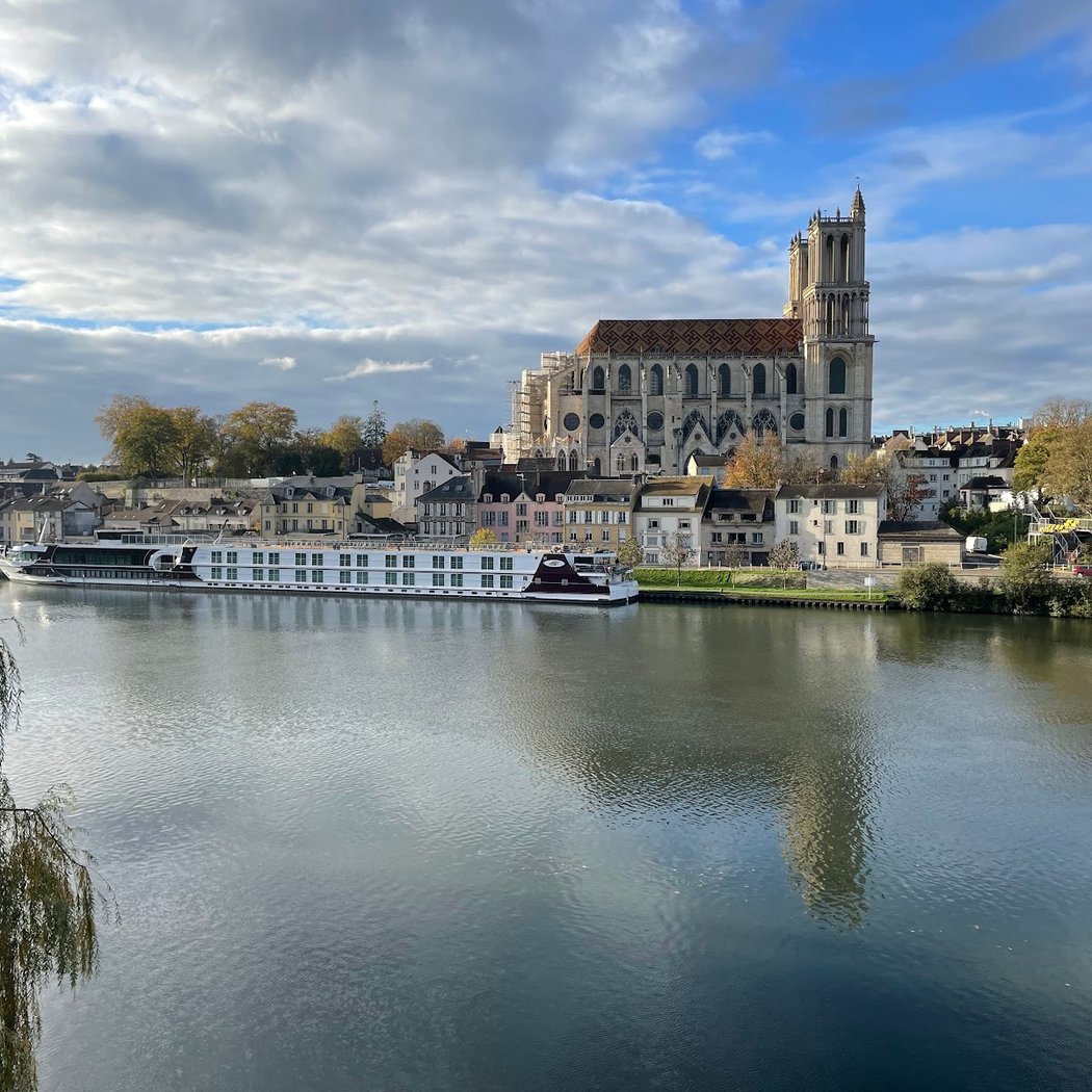 Esplanade de verdure de Mantes-la-Jolie 1